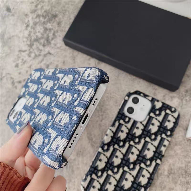 Casing iPhone berbahan kain bordir merek fashion