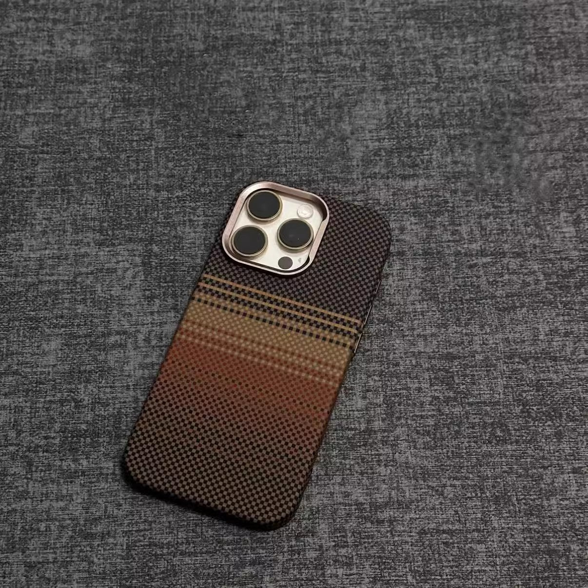 Casing iPhone Magnetik Serat Karbon Kevlar Bercahaya