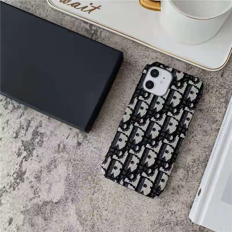 Casing iPhone berbahan kain bordir merek fashion
