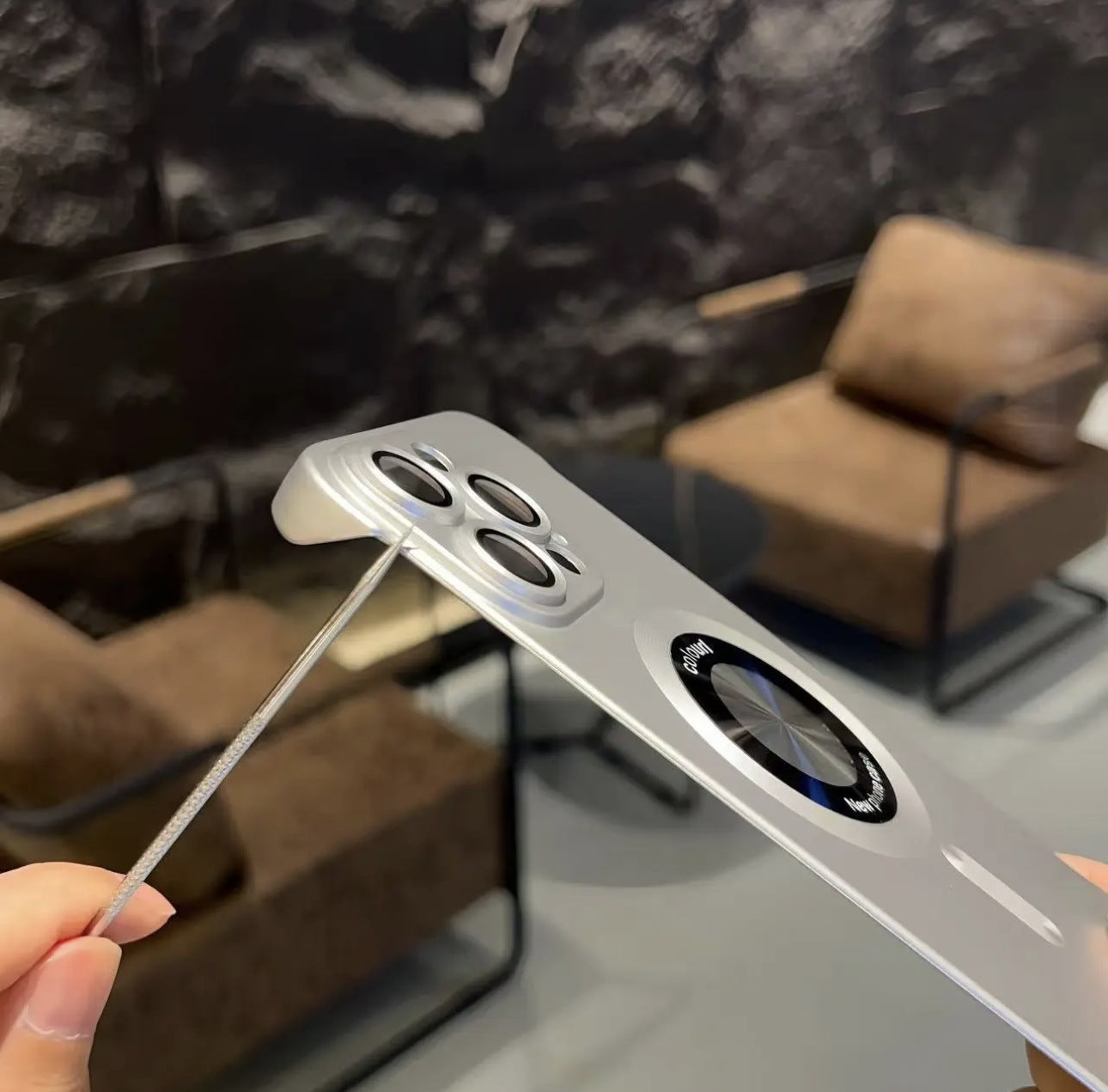 Casing ponsel Apple tanpa bingkai cat metalik dengan tanda bocor magnetik