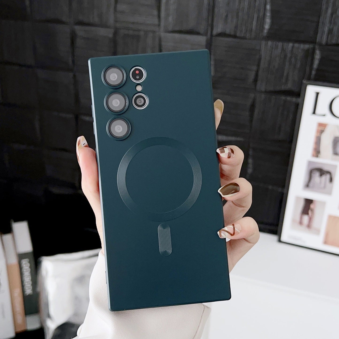 Casing ponsel Samsung dengan cat metalik dan magnet yang dapat digunakan di mana saja
