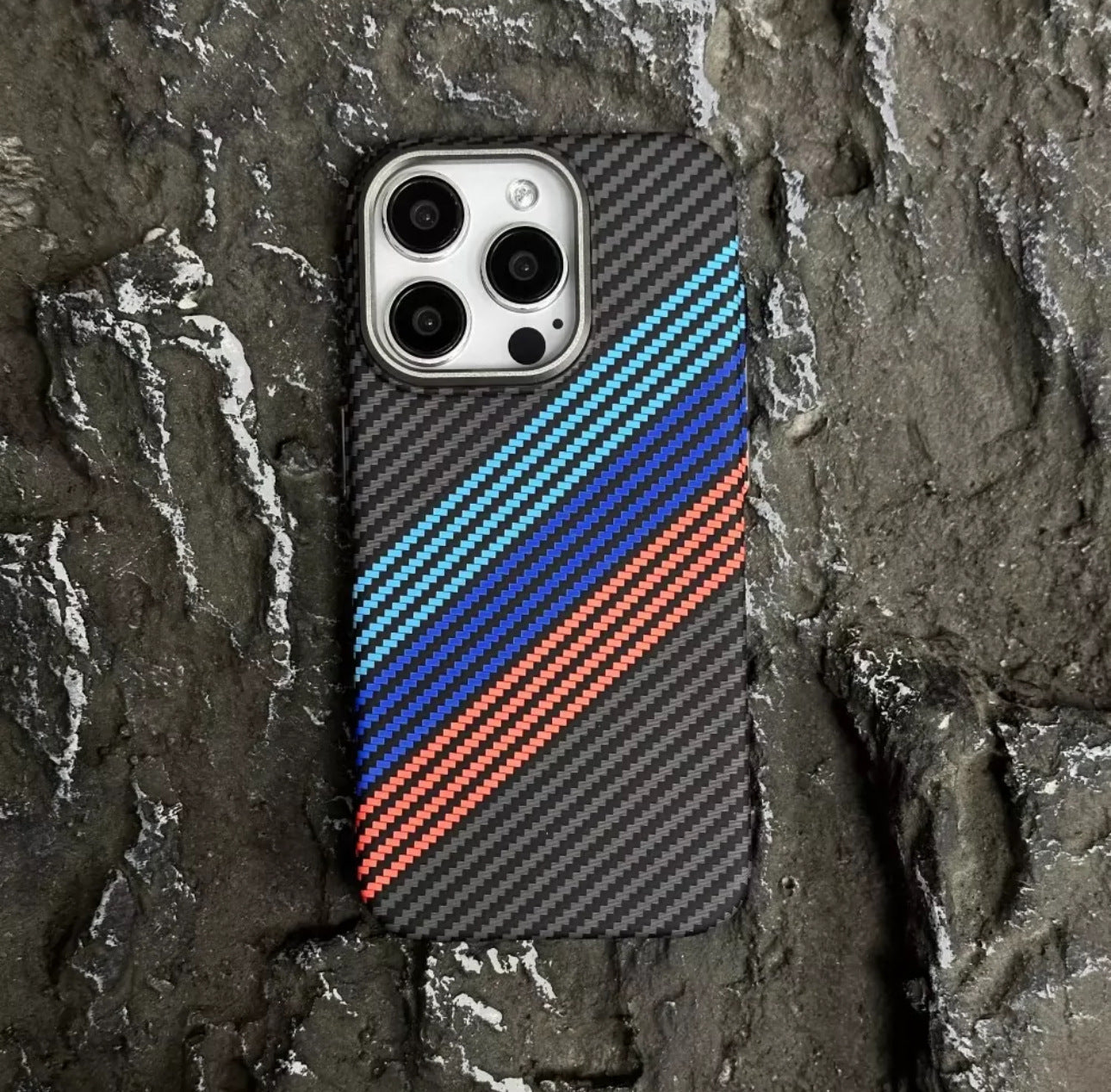 Casing iPhone Magnetik Serat Karbon Kevlar Bercahaya