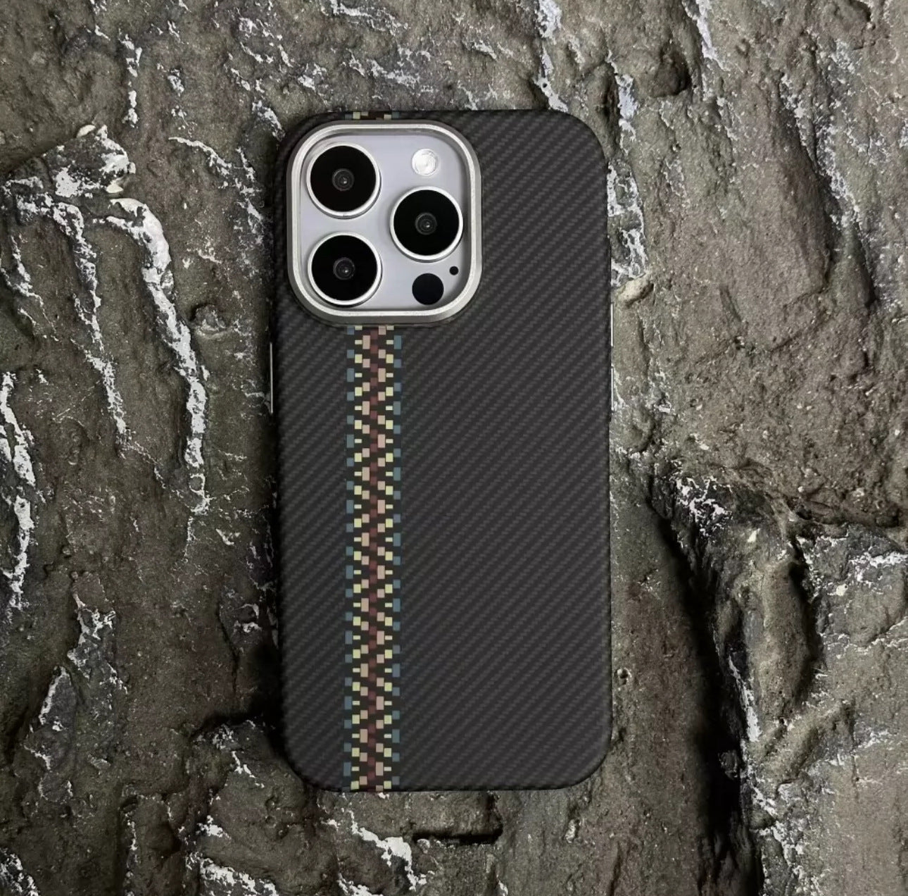 Casing iPhone Magnetik Serat Karbon Kevlar Bercahaya