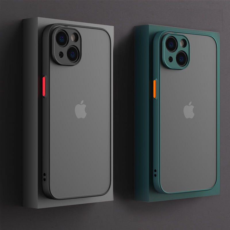 Casing iPhone berbahan silikon buram yang terasa seperti kulit