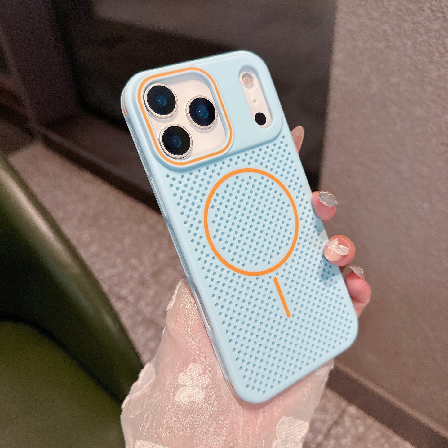 Casing iPhone magnetik warna-warni yang kreatif