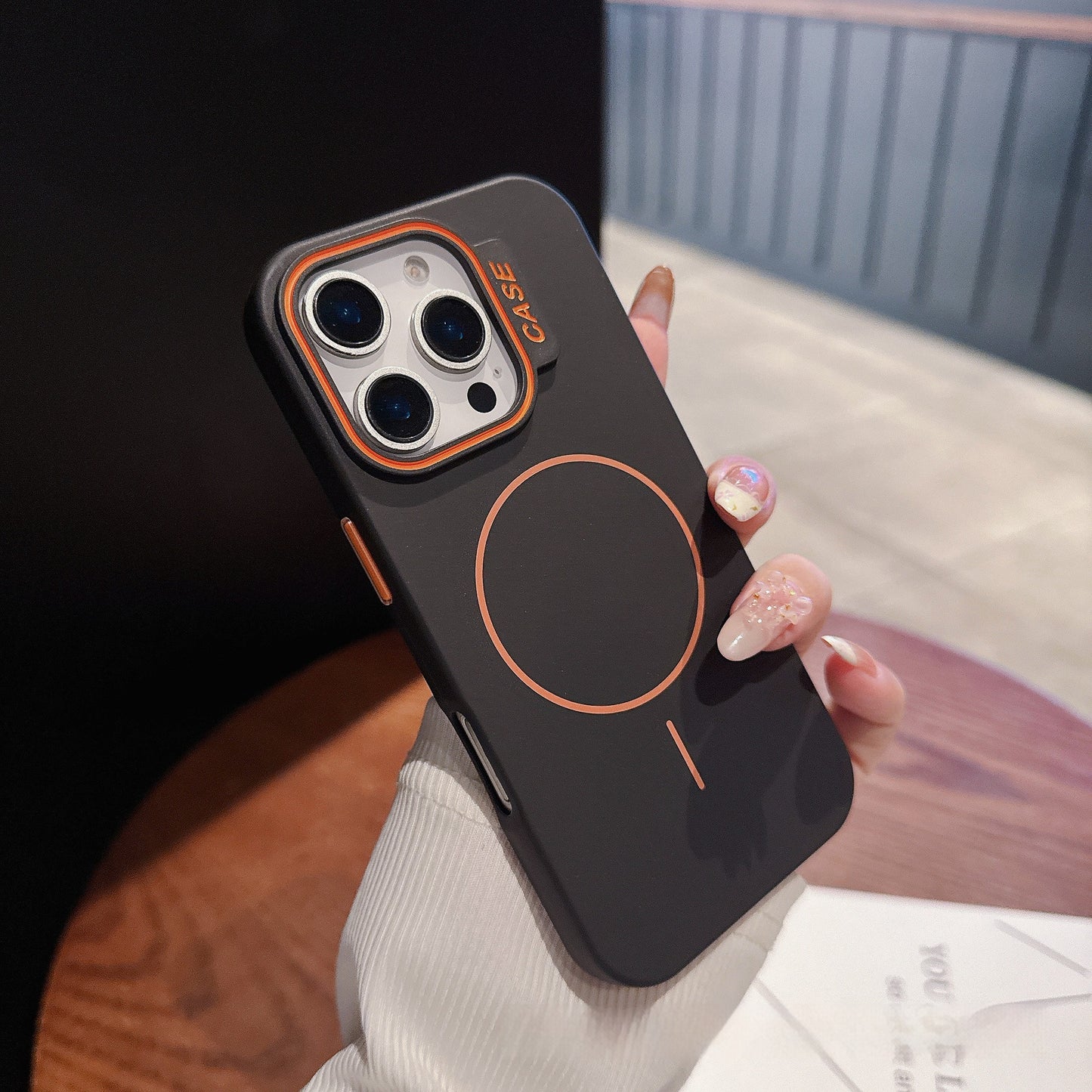 Casing iPhone magnetik warna kontras lingkaran tipis yang terasa seperti kulit