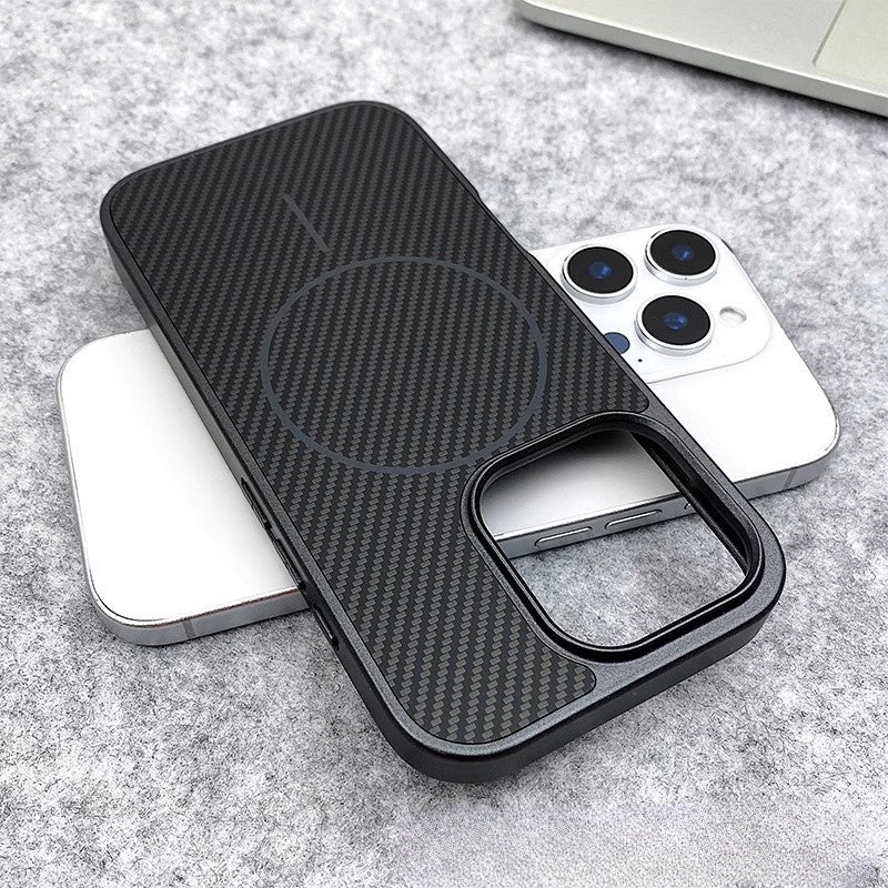 Casing iPhone magnetik serat karbon