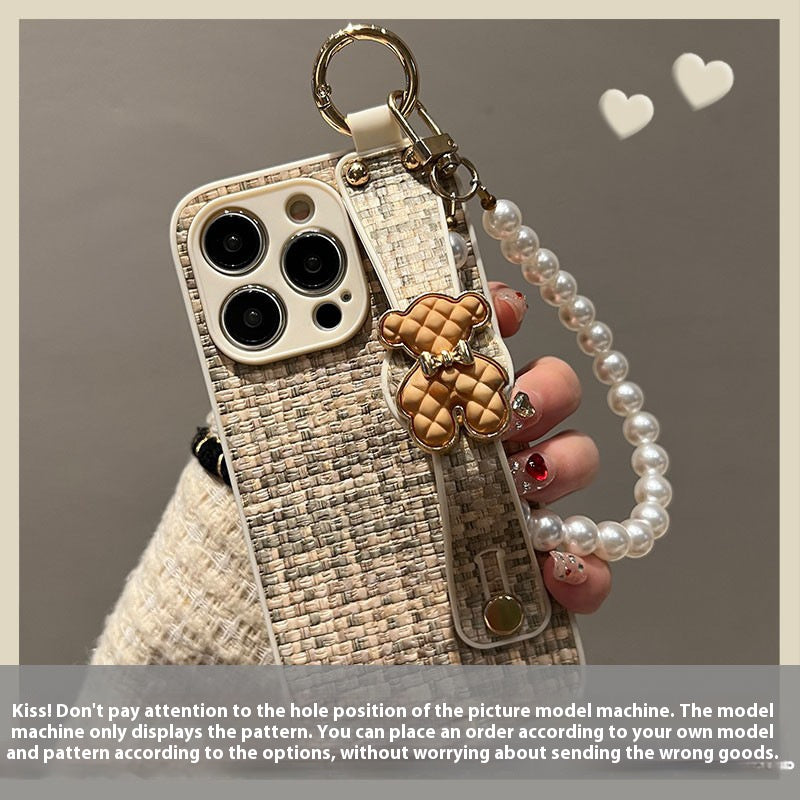 Casing ponsel kulit kepang gaya Chanel dengan motif beruang dan apel