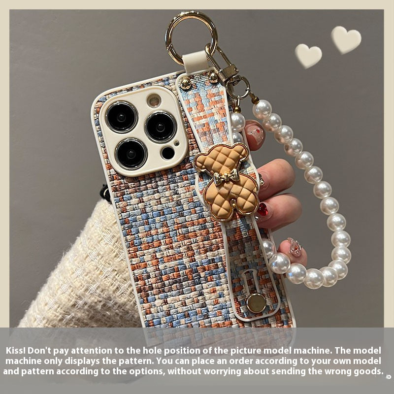 Casing ponsel kulit kepang gaya Chanel dengan motif beruang dan apel