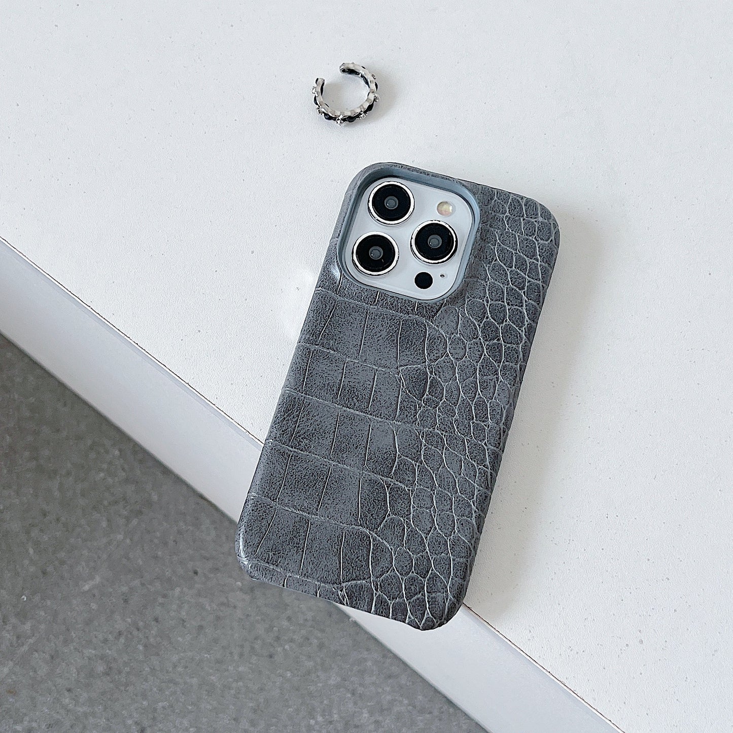 Casing ponsel Apple setengah cakupan bermotif buaya premium