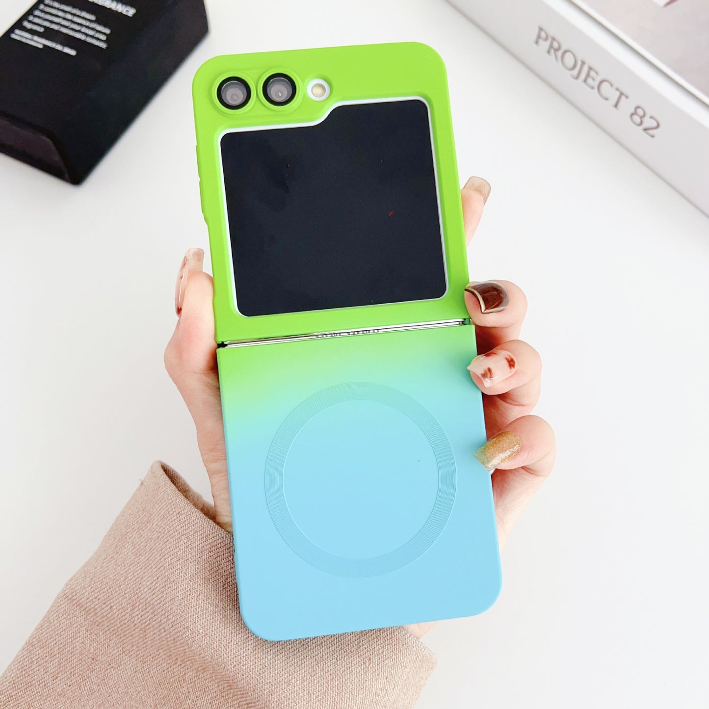 Casing ponsel Samsung Z Flip magnetik silikon cair gradien