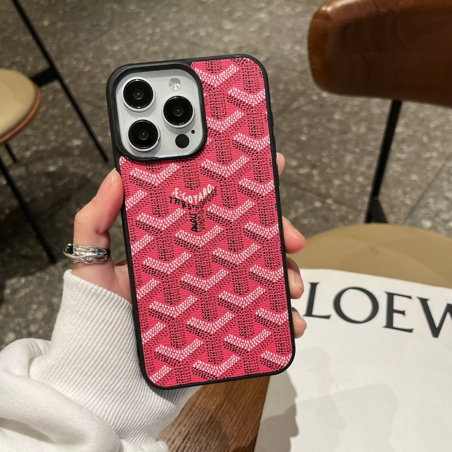 Full-coverage dog tooth Apple phone case